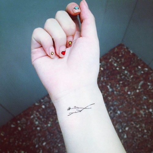 简单的树枝纹身图片