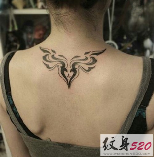 肩背部小图腾纹身