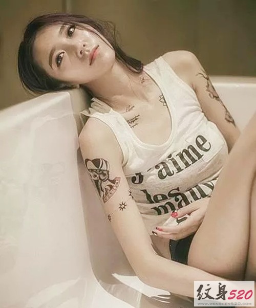 美女清凉纹身秀