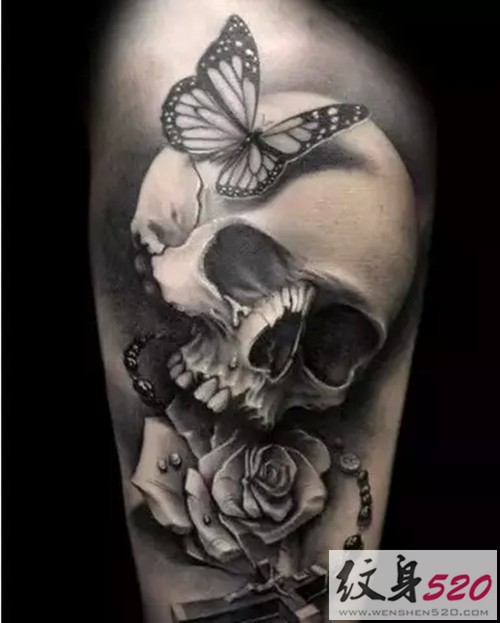 黑灰骷髅头纹身