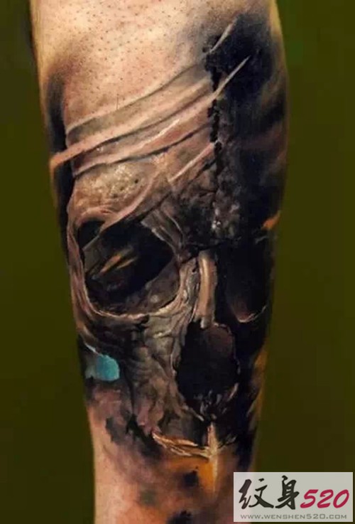 黑灰骷髅头纹身