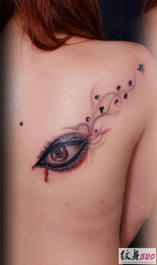 肩背部梵文纹身图片