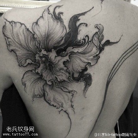 肩膀的牡丹花卉纹身图案