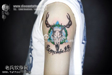 肩膀骷髅鹿纹身图案