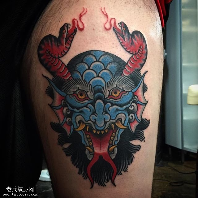 腿部的魔兽纹身图案