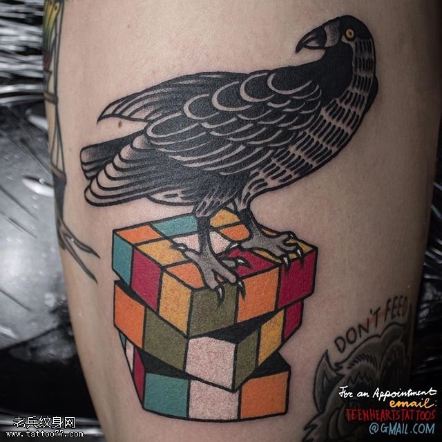 魔方上的乌鸦纹身图案