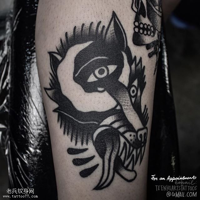 小腿点刺狐狸纹身图案