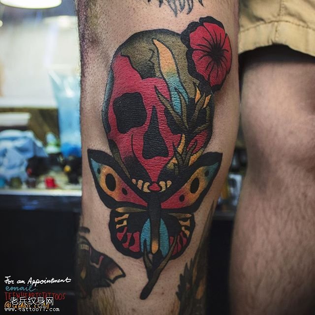 小腿的骷髅花纹身图案