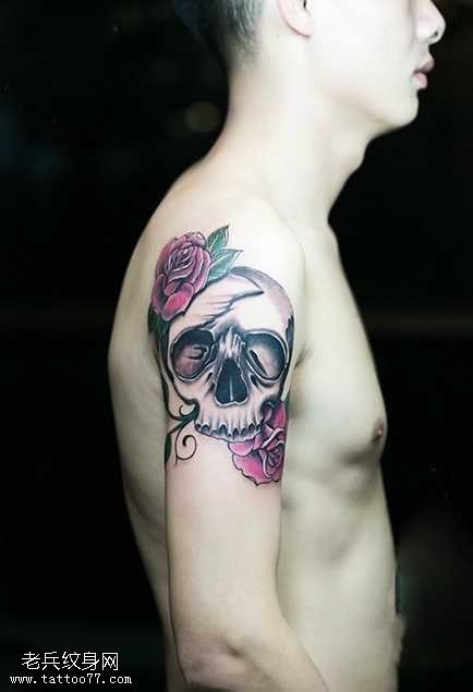 手臂玫瑰骷髅时尚纹身图案