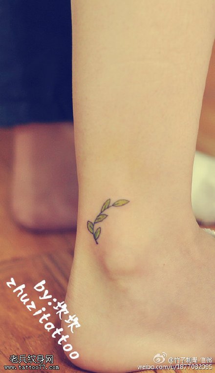 清新淡雅的小树苗纹身图案