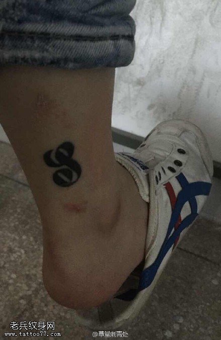 小腿上的音符纹身图案