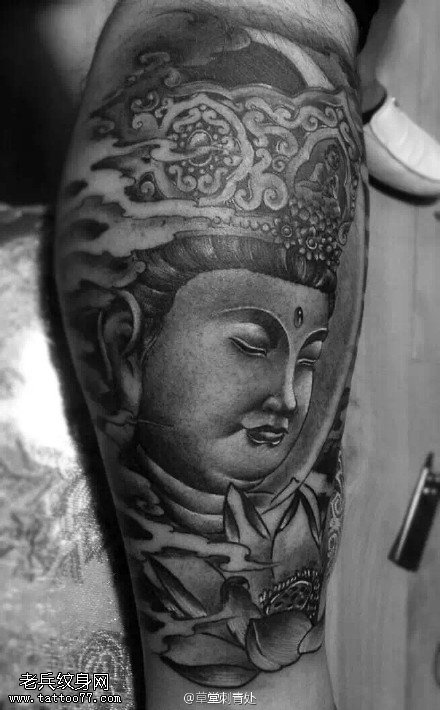 腿上的弥勒佛纹身图案