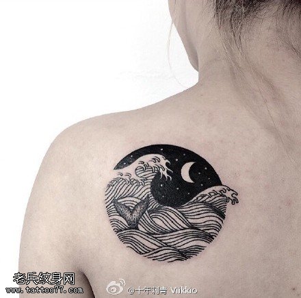 经典海浪鱼尾星空纹身图案