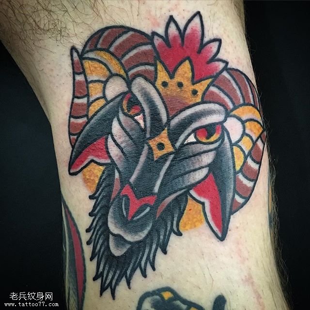 腿部彩绘羊头纹身图案