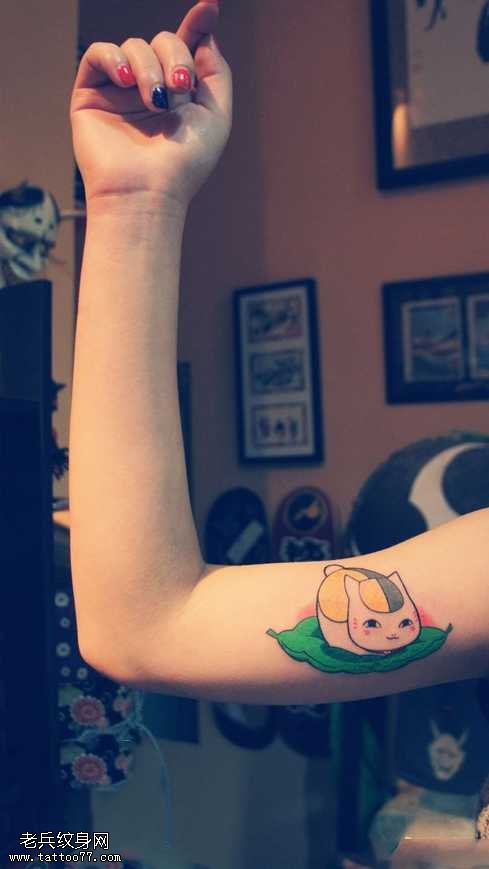 胳膊可爱猫猫是纹身图案