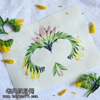 写实逼真的花卉纹身图案