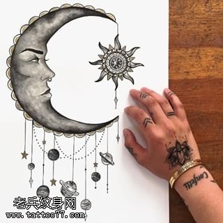 手稿的月亮婆婆纹身图案