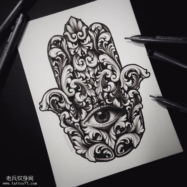 复古风手掌眼睛纹身图案