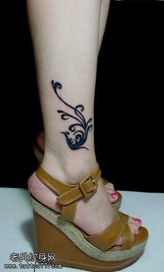 腿部黑白凤凰纹身图案