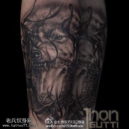 大腿上的狼和羊纹身图案