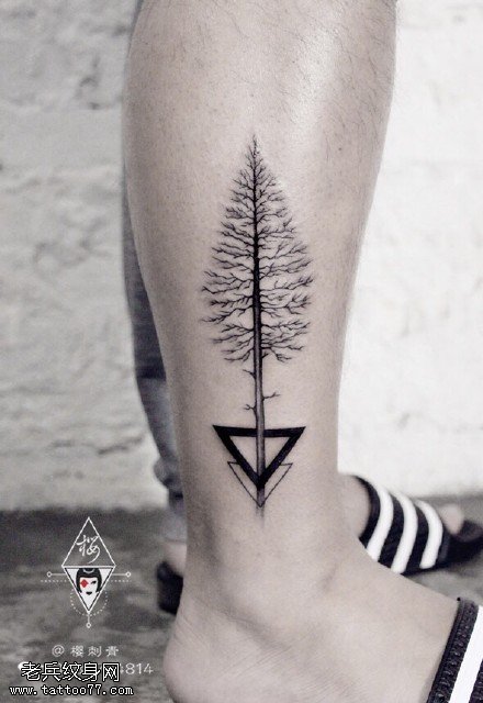 小腿上的小树纹身图案