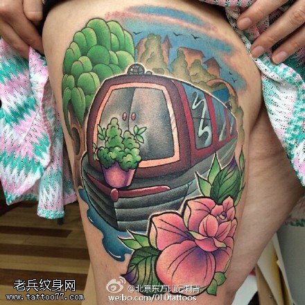 大腿上的轮船纹身图案
