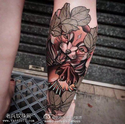 小腿上的猫咪纹身图案