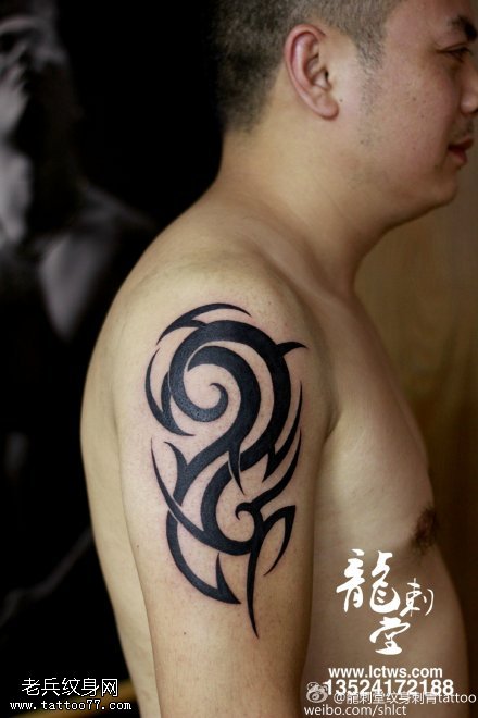 肩部的经典图腾纹身图案