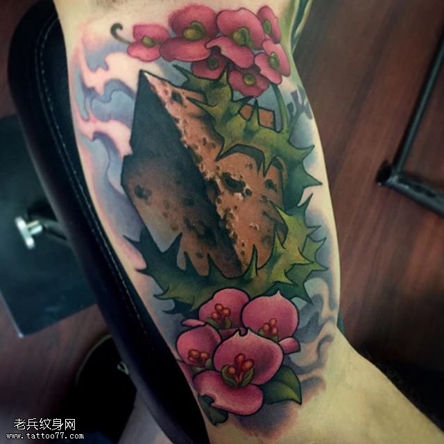 小腿荆棘的兰花纹身图案