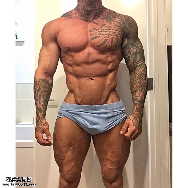 欧美肌肉男子纹身图案