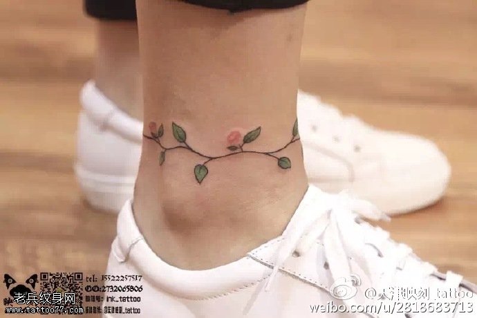 脚腕上清新的脚链纹身图案