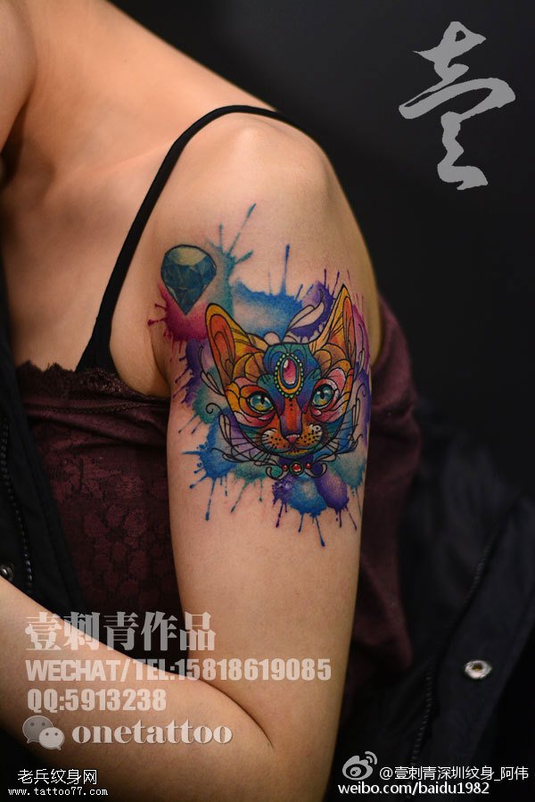 肩部水彩猫王纹身图案