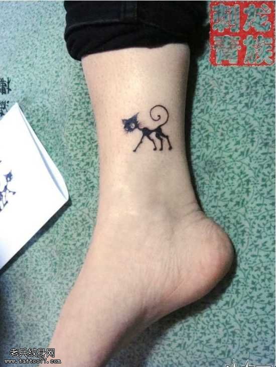 脚部小猫图案