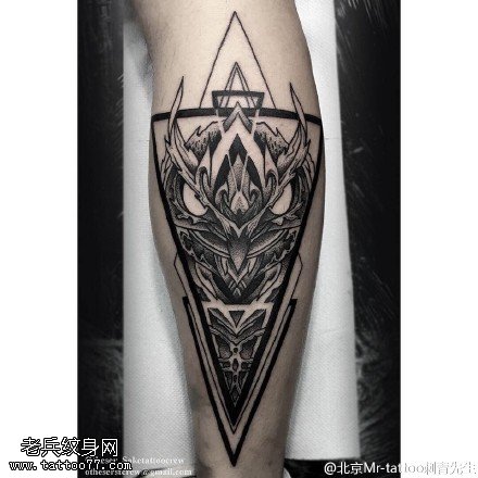 小腿上几何元素图腾纹身图案