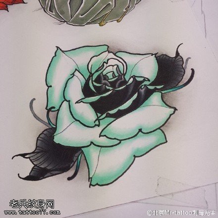 手稿素描玫瑰纹身图案