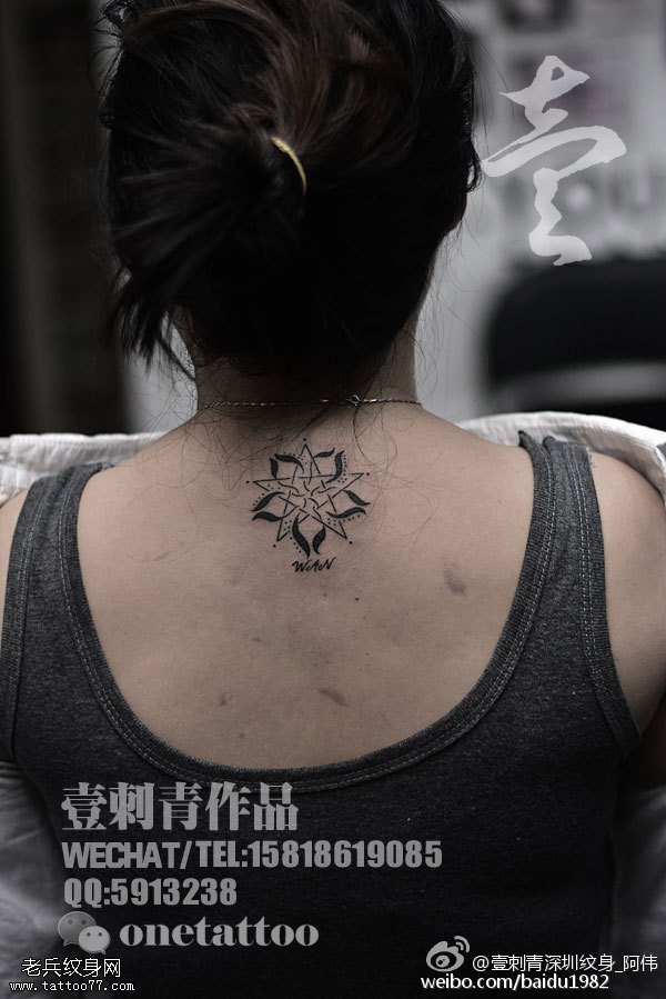 背部经典的小图腾纹身图案