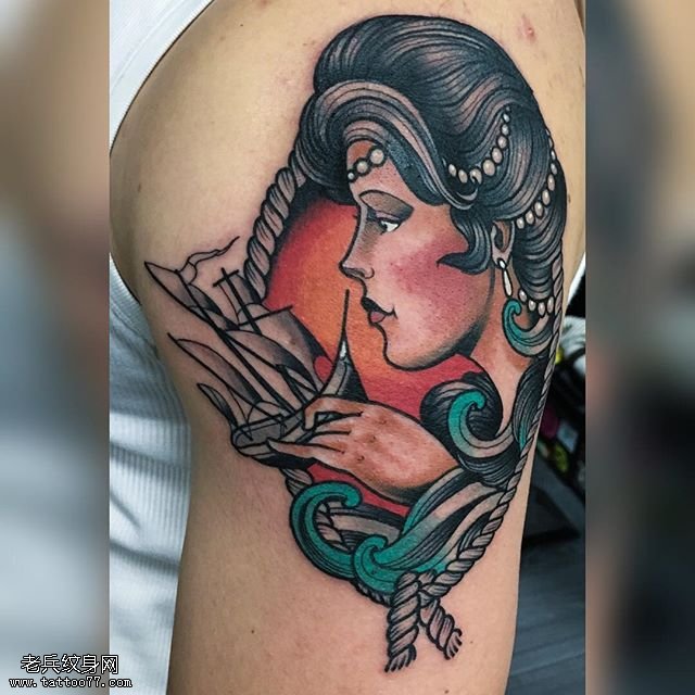 大腿的美女帆船纹身图案