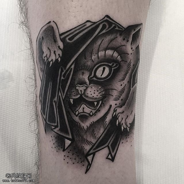 小腿的小猫咪纹身图案