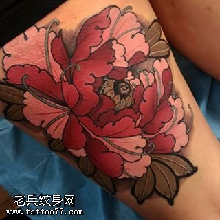 大腿经典牡丹纹身图案