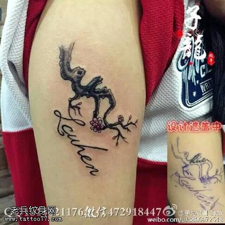 肩膀的梅花纹身图案