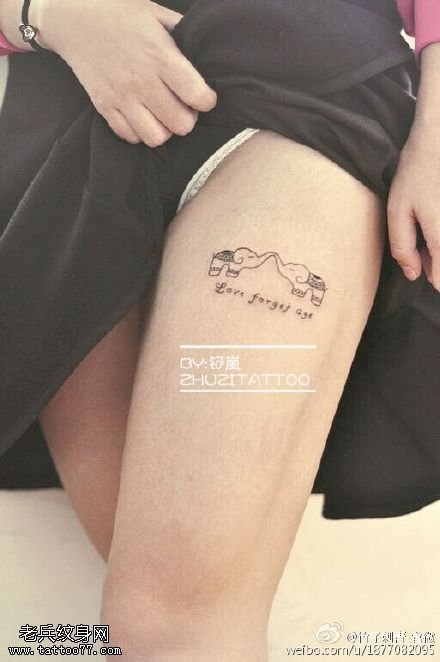 大腿上的两只小象纹身图案