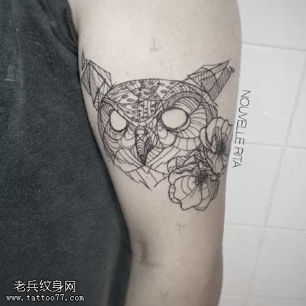 胳膊几何元素猫头鹰纹身图案