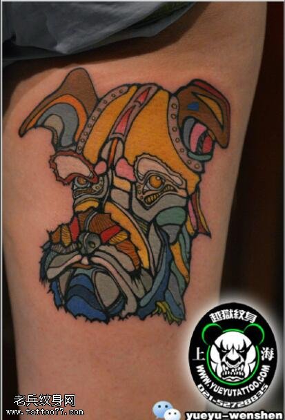 大腿的小花狗纹身图案