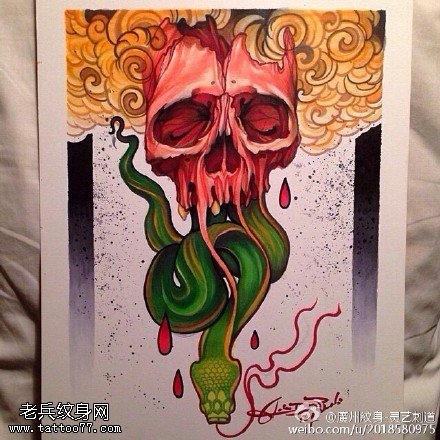 彩绘大骷髅蛇纹身图案