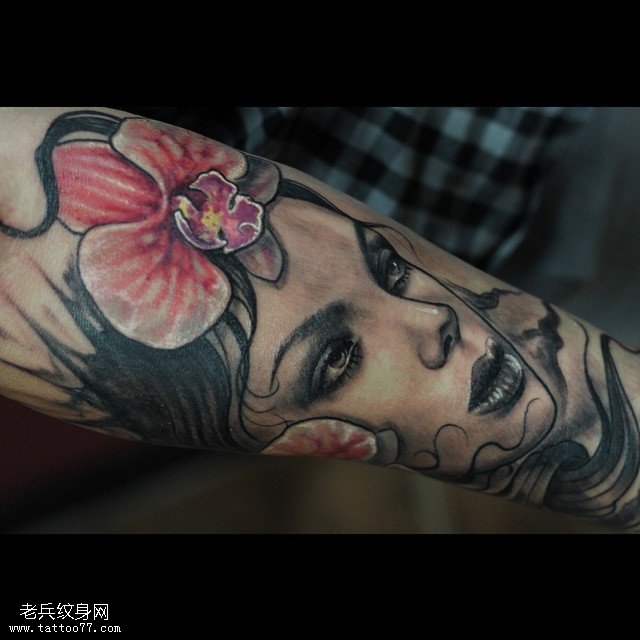 小腿的兰花美女纹身图案