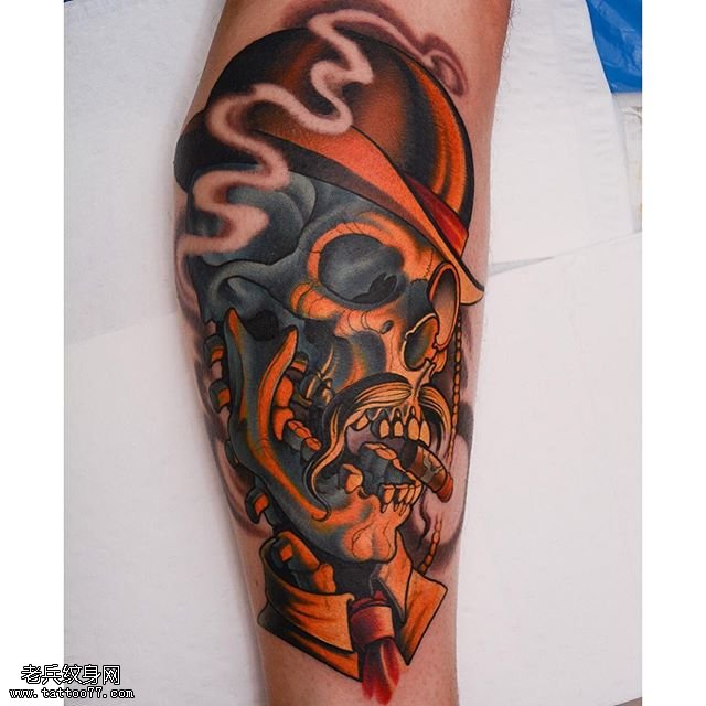 小腿的骷髅头纹身图案