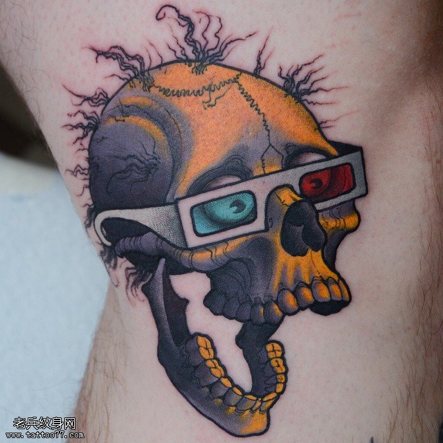 腿部的骷髅头纹身图案
