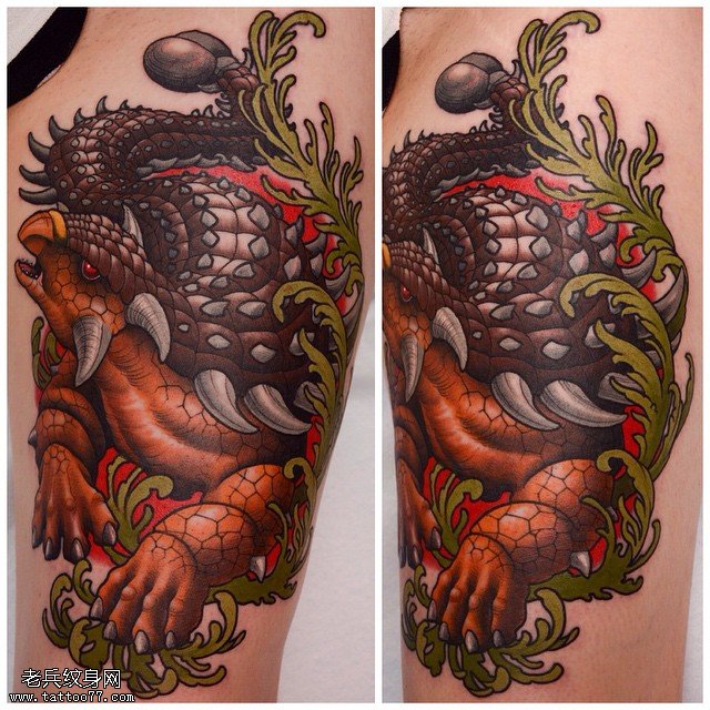 肩部的怪物纹身图案