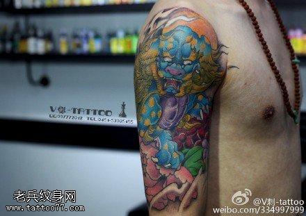 肩膀的唐狮子纹身图案