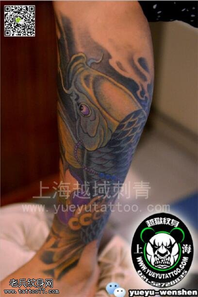 灰色大锦鲤纹身图案